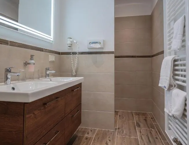 Hotel Garni Erika 3*